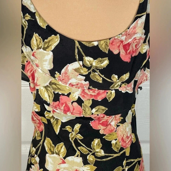 🌹 URBAN OUTFITTERS roe + may Dottie Floral Choker Mini Dress size Medium - Picture 9 of 13